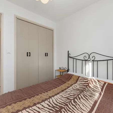 1 Bedroom Apartment For 4 Агд