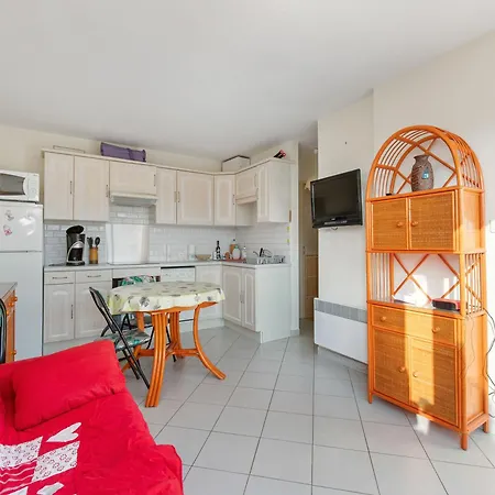 1 Bedroom Apartment For 4 Апартаменти